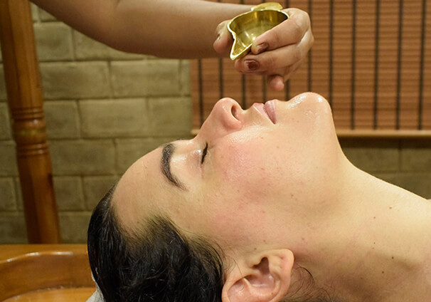 Ayurveda retreat in Rishikesh - Ayurvedic treatment session