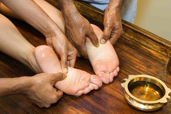 Ayurveda retreat in Rishikesh - Padabhayanga foot massage